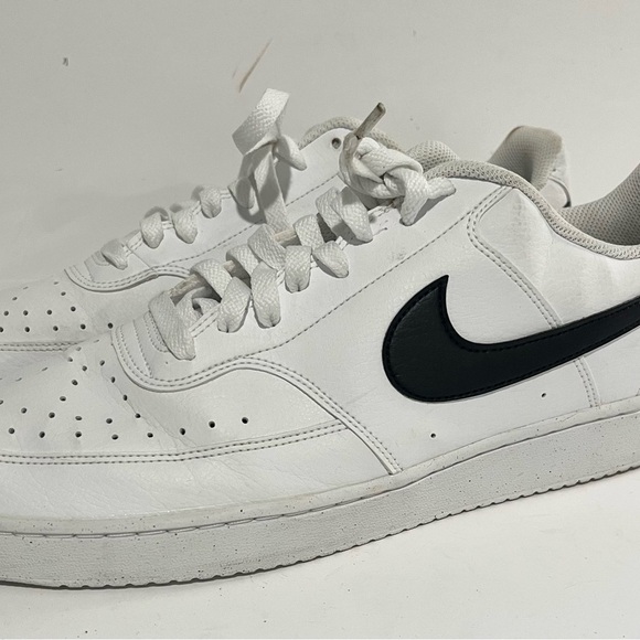 Nike White and Black Sneakers Vision Low EUC size 13 men’s - Picture 3 of 15